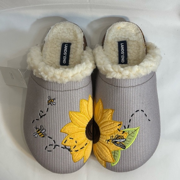LAND’S END Sz 7B Slippers Clogs Faux Shearling Embroidered Flower and Bees NEW - Picture 3 of 14